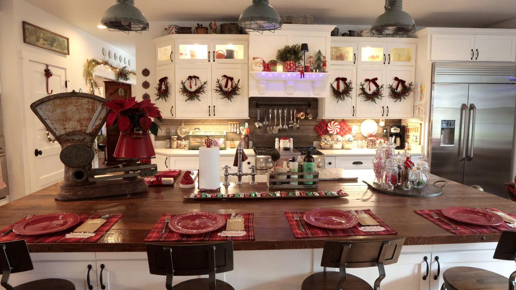 Defiance home has decked its halls